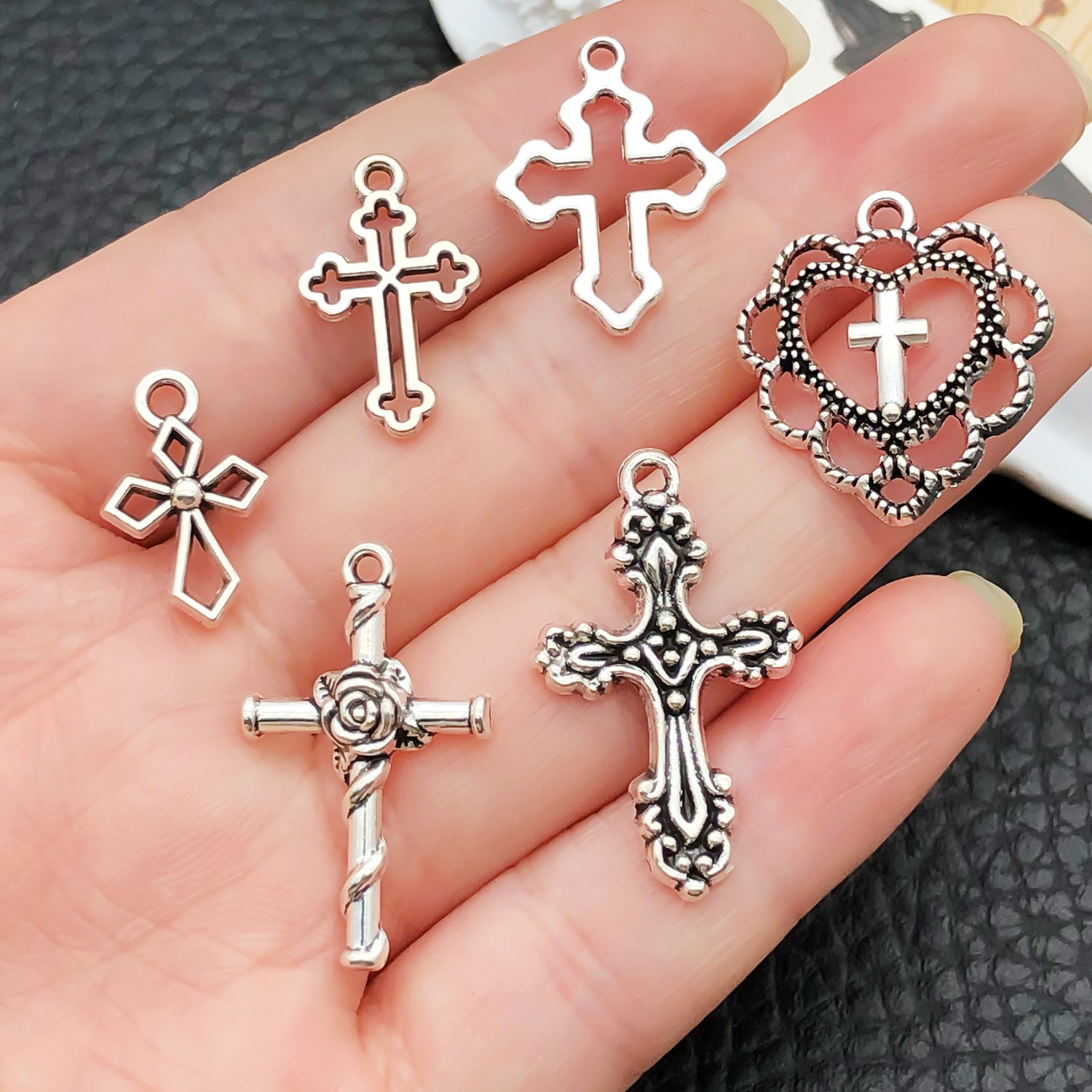 52 peças de pingentes cruzados - Ethnic Fashion Accessories avaliação e preço